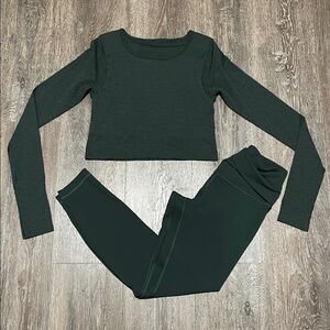 Like New Lululemon Matching Rainforest Green Set. Size 6
